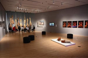 Students in the Art Museum-1